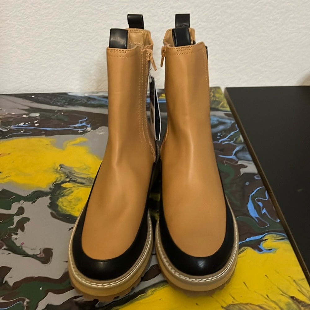 Peanut butter and black ankle boot with zipper. Slight wedge heel. Rubber sole